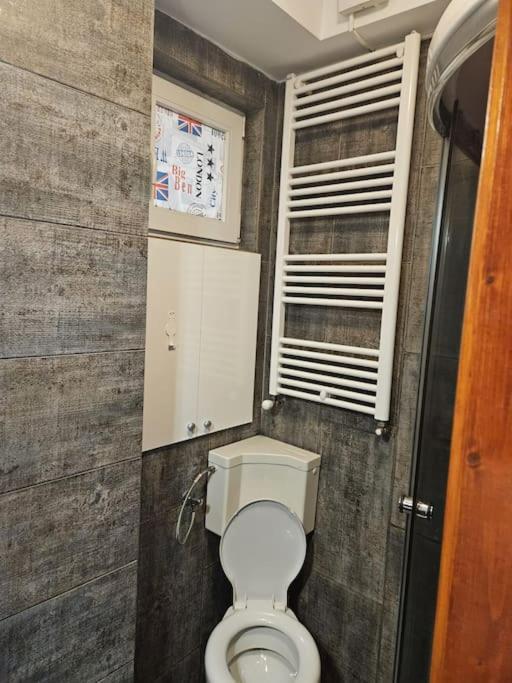 Nice Studio In The Heart Of City Bucarest Esterno foto